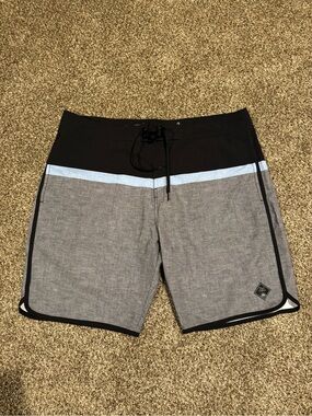 TravisMathew Men’s Board Shorts / Swim Trunks Size 40 Gray Black Performance